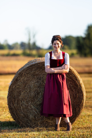 People-Shooting, Portraitfoto von junger Frau in Herbstlandschaft, Thielen Fotografie und Film