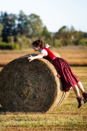 People-Shooting, Portraitfoto von junger Frau in Herbstlandschaft, Thielen Fotografie und Film