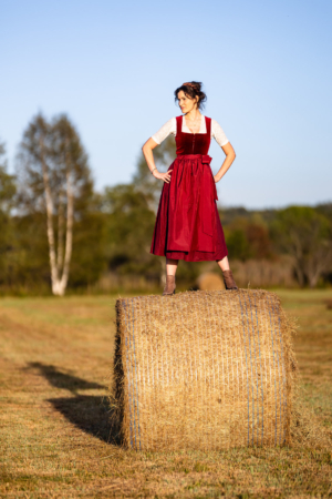 People-Shooting, Portraitfoto von junger Frau in Herbstlandschaft, Thielen Fotografie und Film