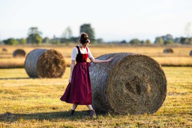 People-Shooting, Portraitfoto von junger Frau in Herbstlandschaft, Thielen Fotografie und Film