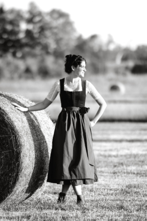 People-Shooting, Portraitfoto von junger Frau in Herbstlandschaft, Thielen Fotografie und Film