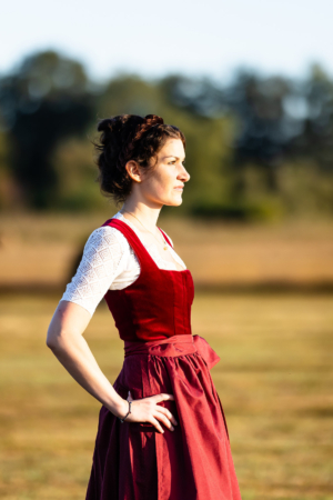 People-Shooting, Portraitfoto von junger Frau in Herbstlandschaft, Thielen Fotografie und Film
