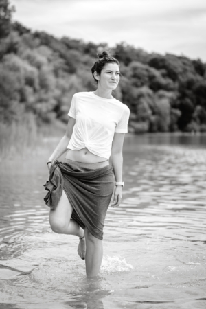 People-Shooting, Portraitfoto von junger Frau am sommerlichen Ammersee, Thielen Fotografie und Film
