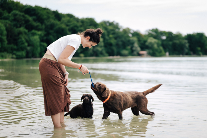 People-Shooting, Portraitfoto von junger Frau am sommerlichen Ammersee, Thielen Fotografie und Film