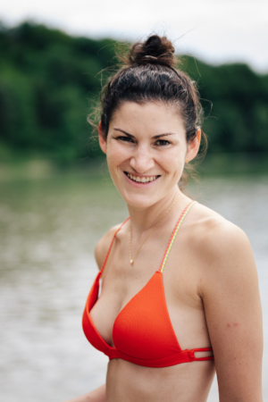 People-Shooting, Portraitfoto von junger Frau am sommerlichen Ammersee, Thielen Fotografie und Film