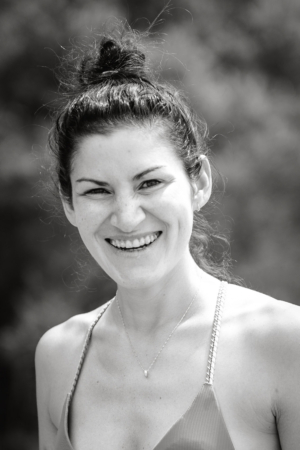 People-Shooting, Portraitfoto von junger Frau am sommerlichen Ammersee, Thielen Fotografie und Film