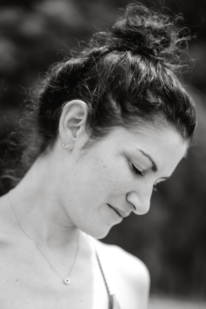 People-Shooting, Portraitfoto von junger Frau am sommerlichen Ammersee, Thielen Fotografie und Film