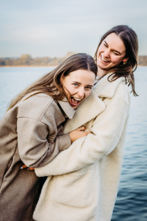 People-Shooting, Schwesternshooting im Winter am See, Thielen Fotografie und Film