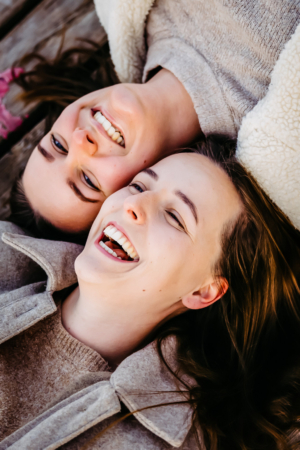 People-Shooting, Schwesternshooting im Winter am See, Thielen Fotografie und Film